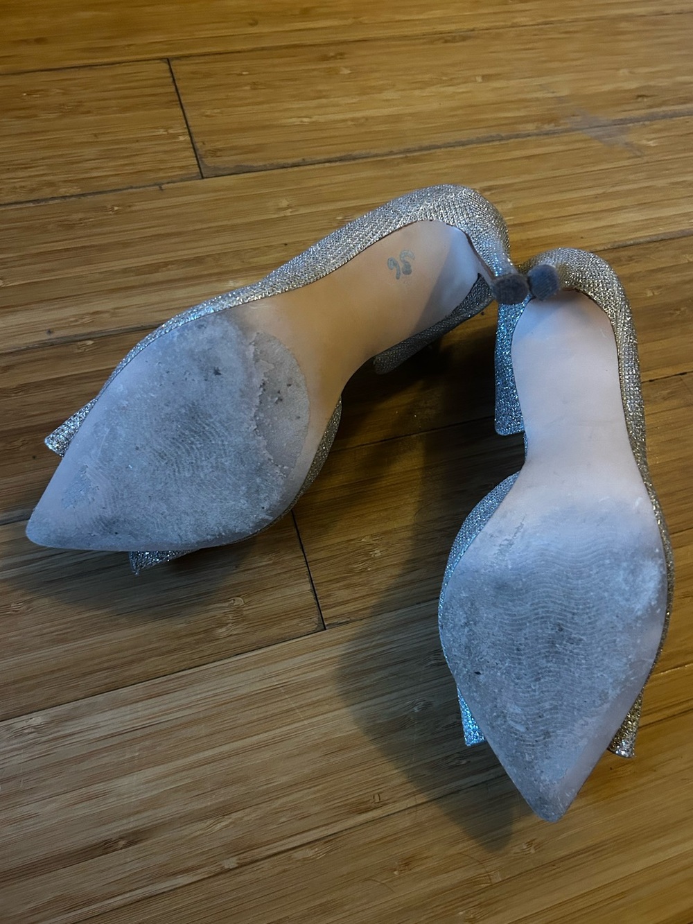 Betsey Johnson Gold Glitter Pointed-Toe Pumps with Bow Sz. 6 - Picture 4 of 4